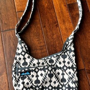 KAVU Black and Cream Crossbody Bag